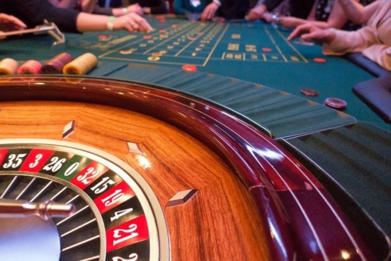 Learn How to Make the Most of Your Time and Money Playing at Online Casinos